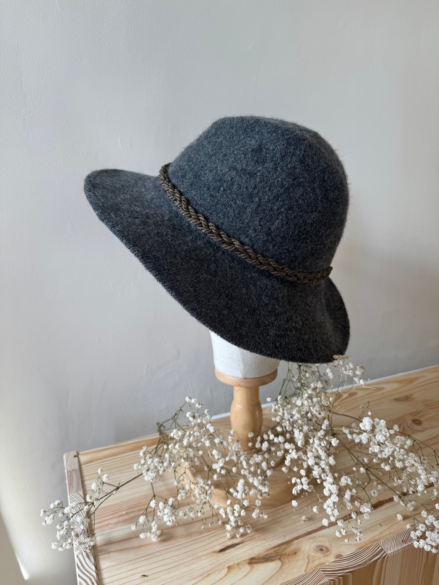 GREY HAND DECORATED WOOL HAT by LALcouture