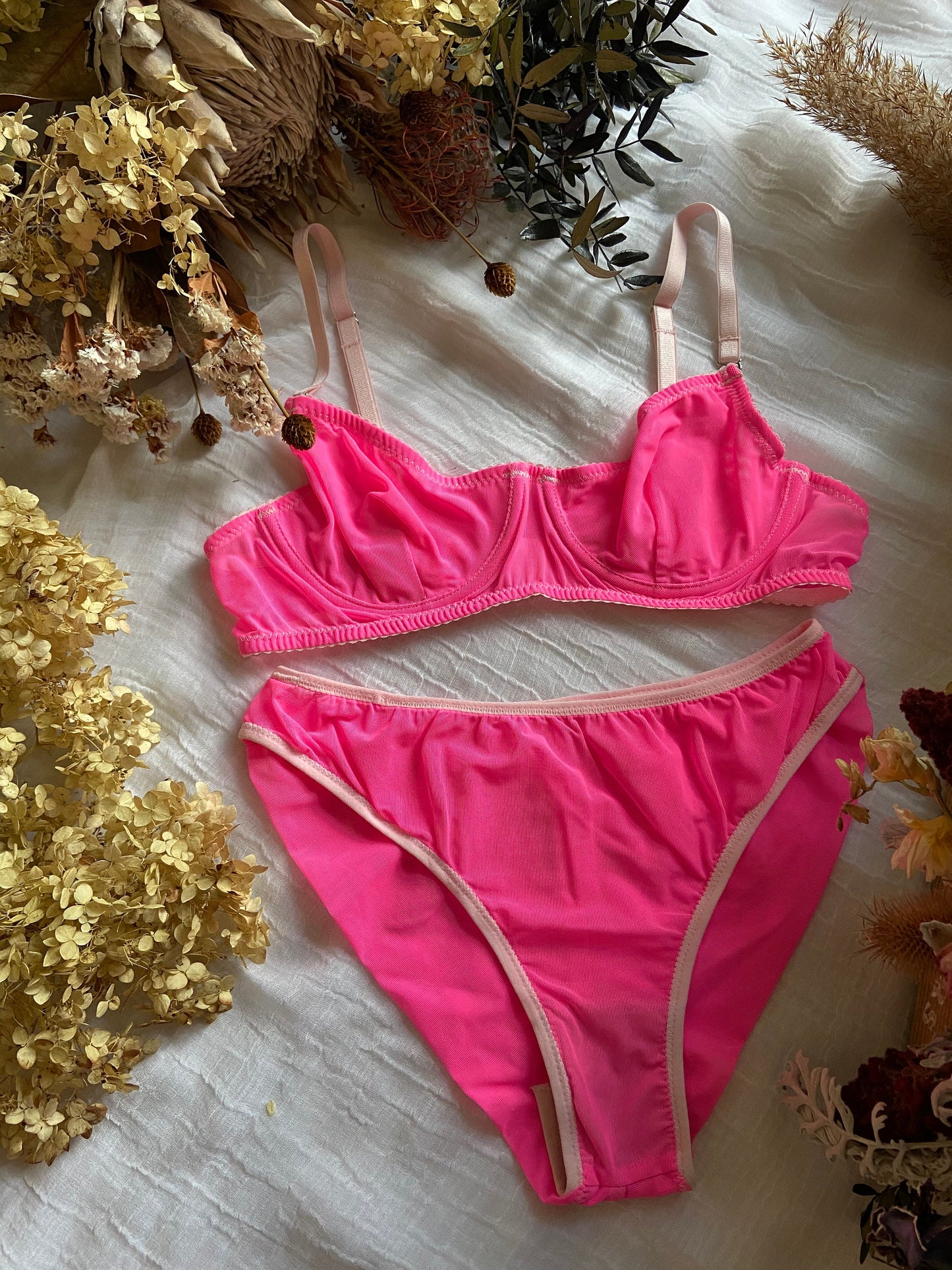 CAROLINA HOT PINK lingerie set / 34B bra, S-M panty size