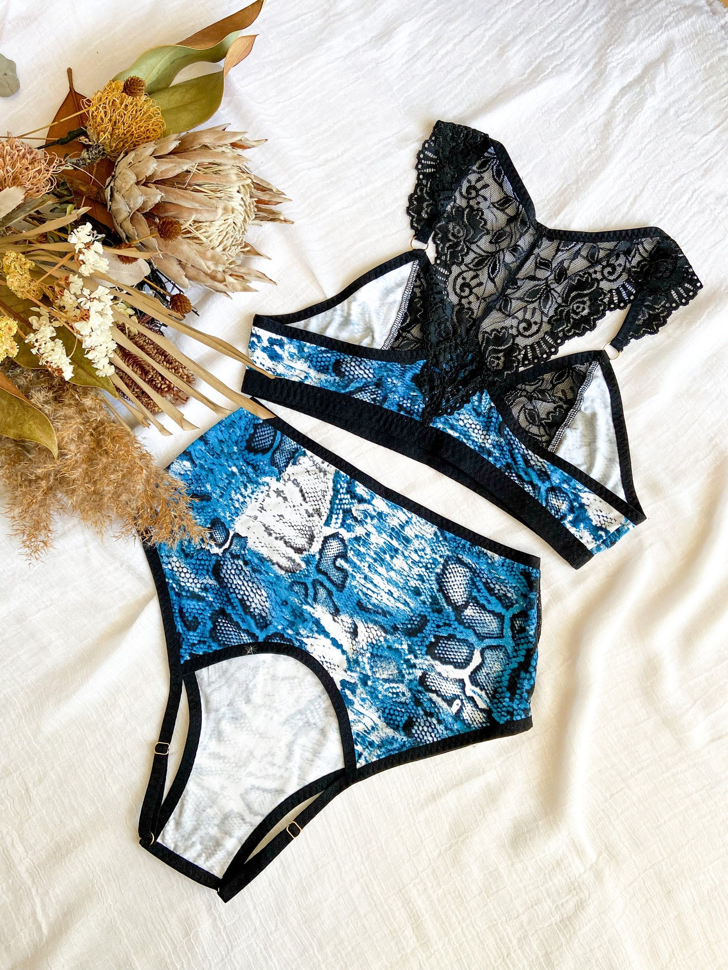 DITTA 3 PIECE BLUE harness lingerie set /S, M sizes