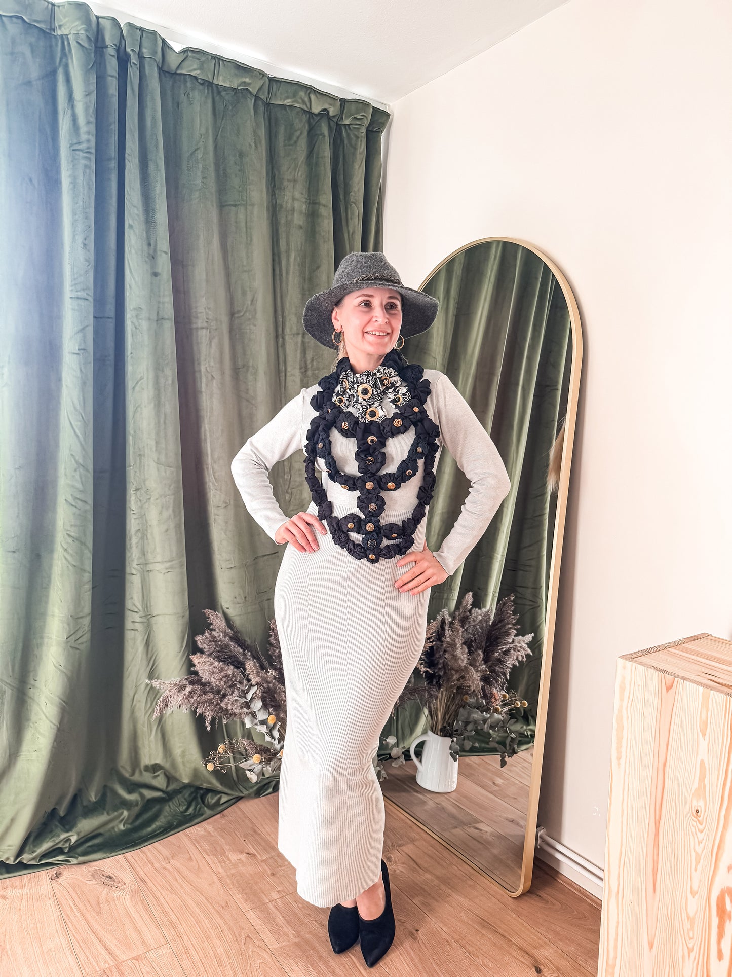 GREY HAND DECORATED WOOL HAT by LALcouture