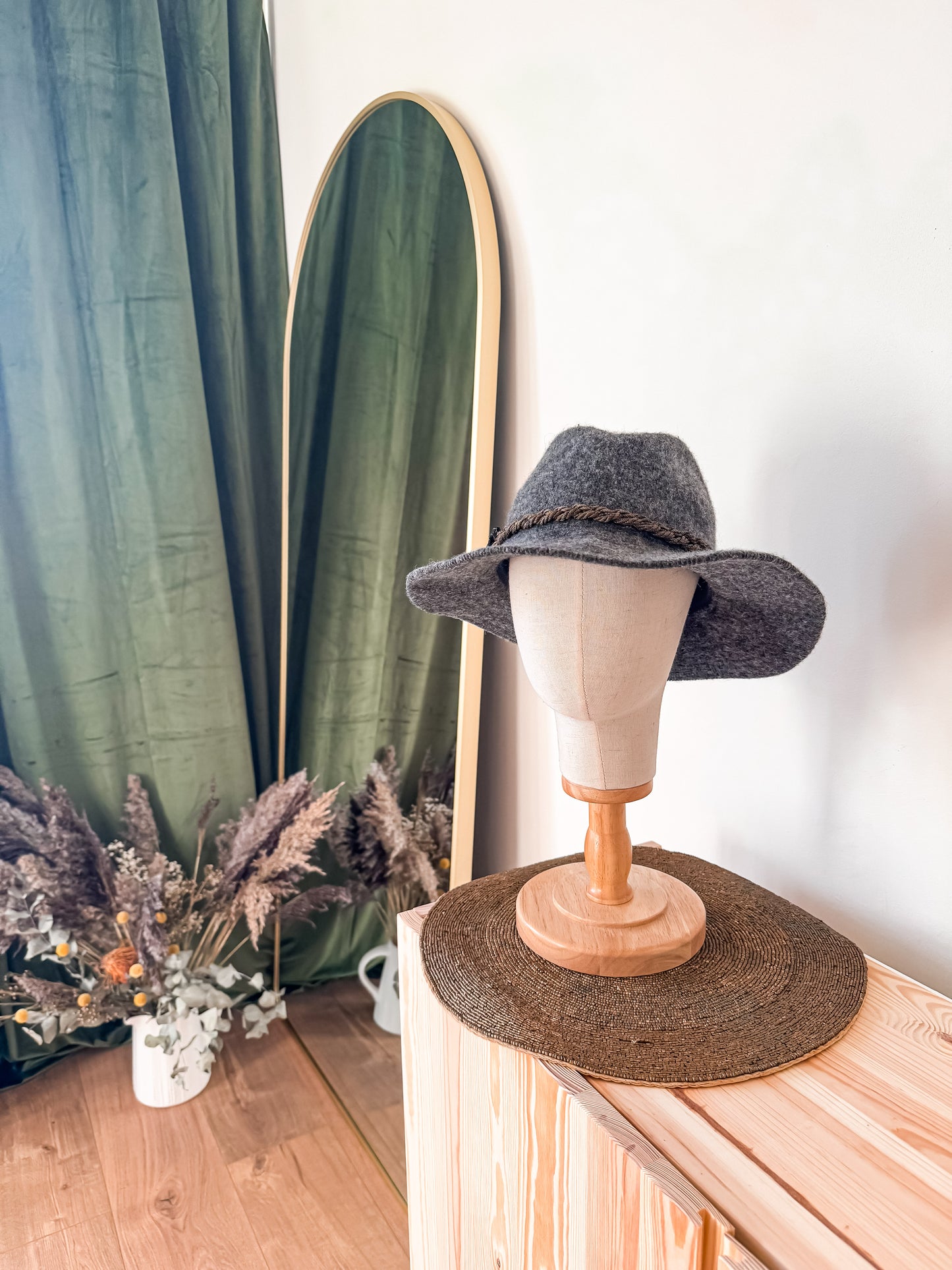 GREY HAND DECORATED WOOL HAT by LALcouture