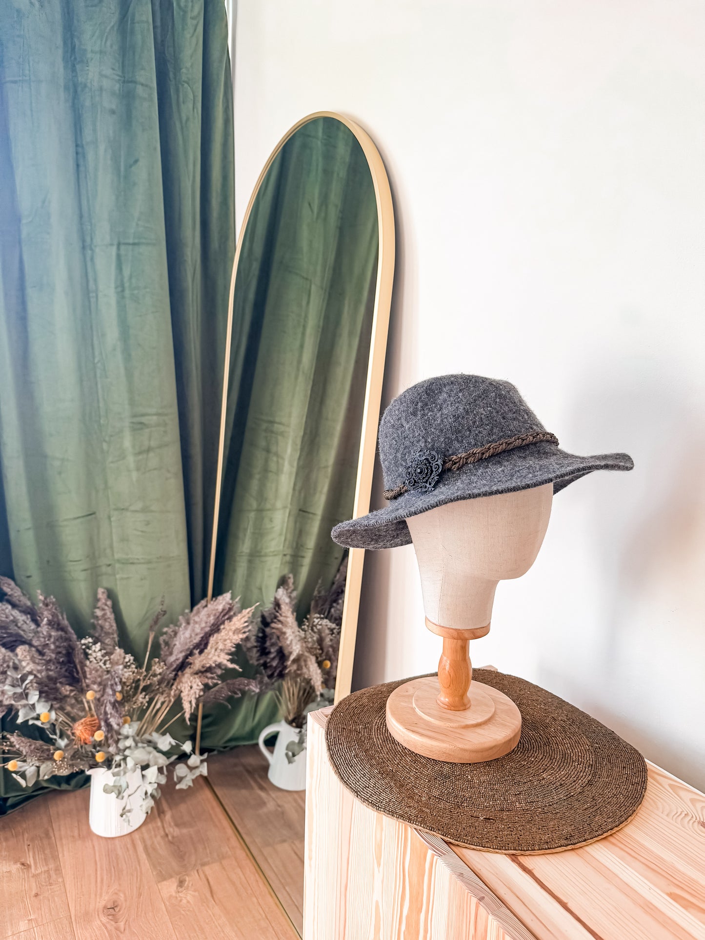 GREY HAND DECORATED WOOL HAT by LALcouture