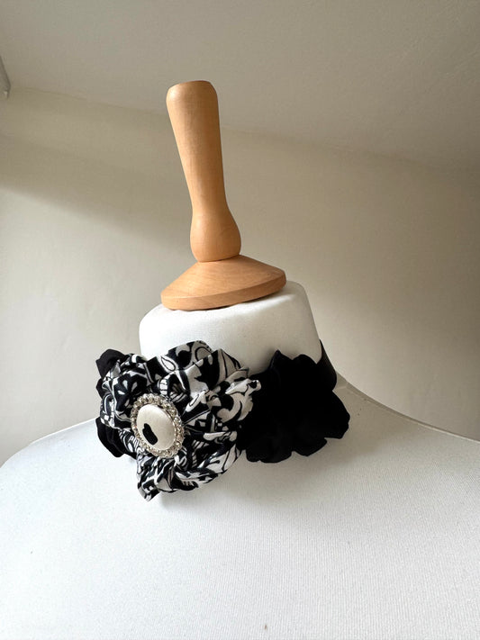 Handmade BLACK&WHITE CHOKER with rhinestone vintage button